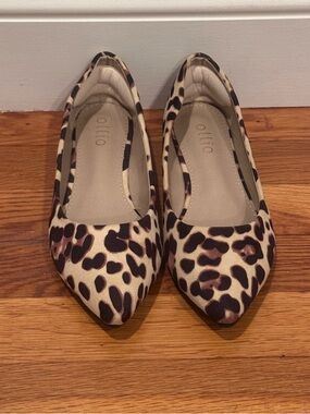 Ollio Leopard-Print Pointed Flats in Cream and Brown